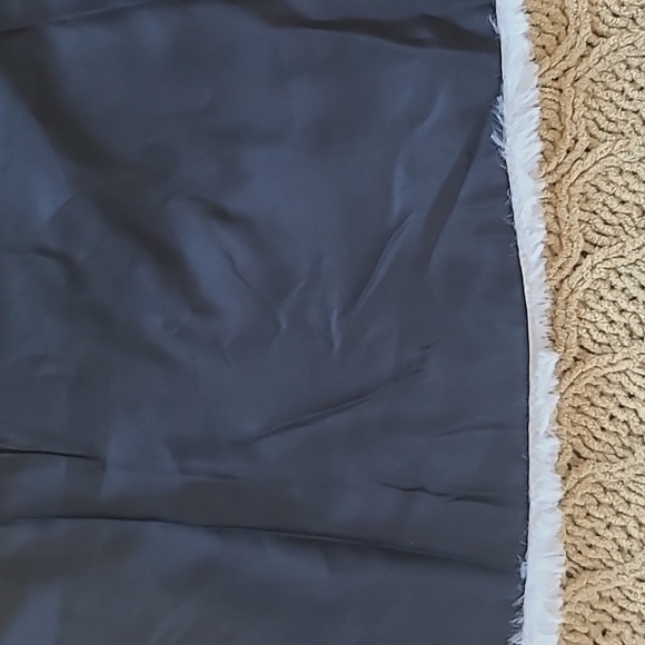 Tommy Bahama White Faux Fur Vest with Red Velvet Ribbon - Size 6 - Picture 5 of 7